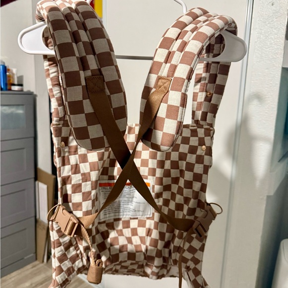 Mabe the Monarch Carrier - Picture 2 of 2